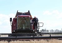 Nueva cosechadora PALESSE GS16 fue presentada al presidente belaruso